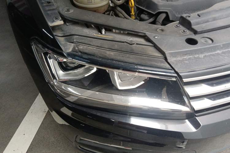 Used Volkswagen Tiguan L 2018 Facelift 330TSI Automatic Two-Wheel Drive Luxury Edition Right Front Headlight