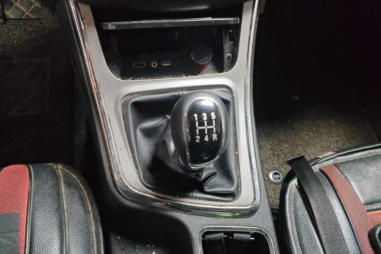 Used Baojun 560 2015 1.8L manual luxury version
