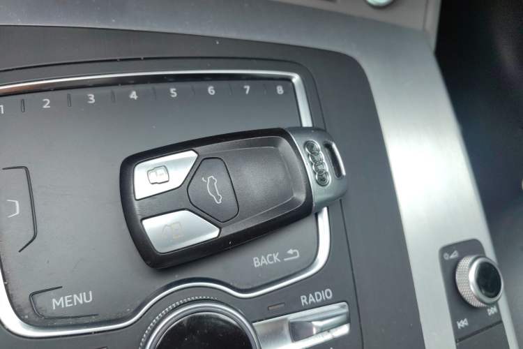 Used Audi Q5L 2018 40 TFSI Prestige Fashion Edition China VI Vehicle Key