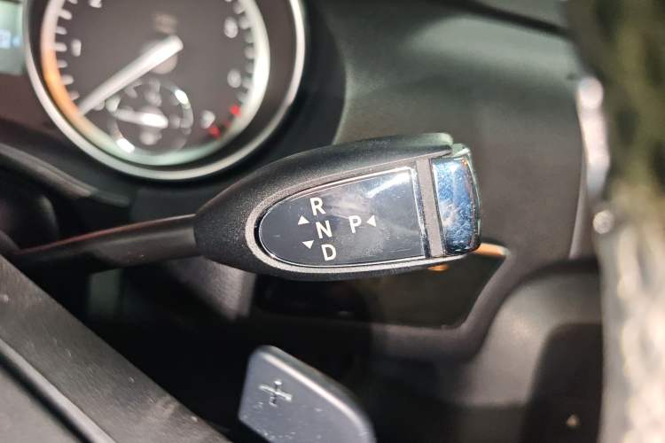 Used Mercedes-Benz R-Class 2017 R 320 4MATIC Business Edition Prestige Model