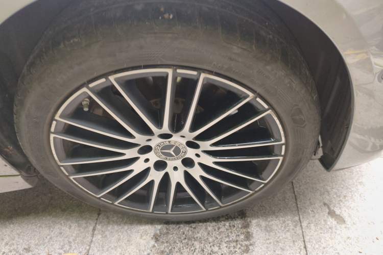 Used Mercedes-Benz C-Class 2022 Restyled C 260 L Sport Edition Right Front Wheel Hub
