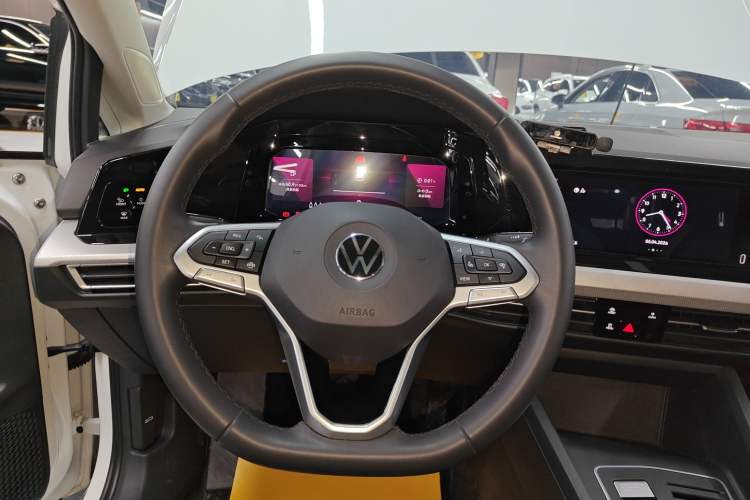 Used Volkswagen Golf 2023 280TSI DSG Pro Steering Wheel