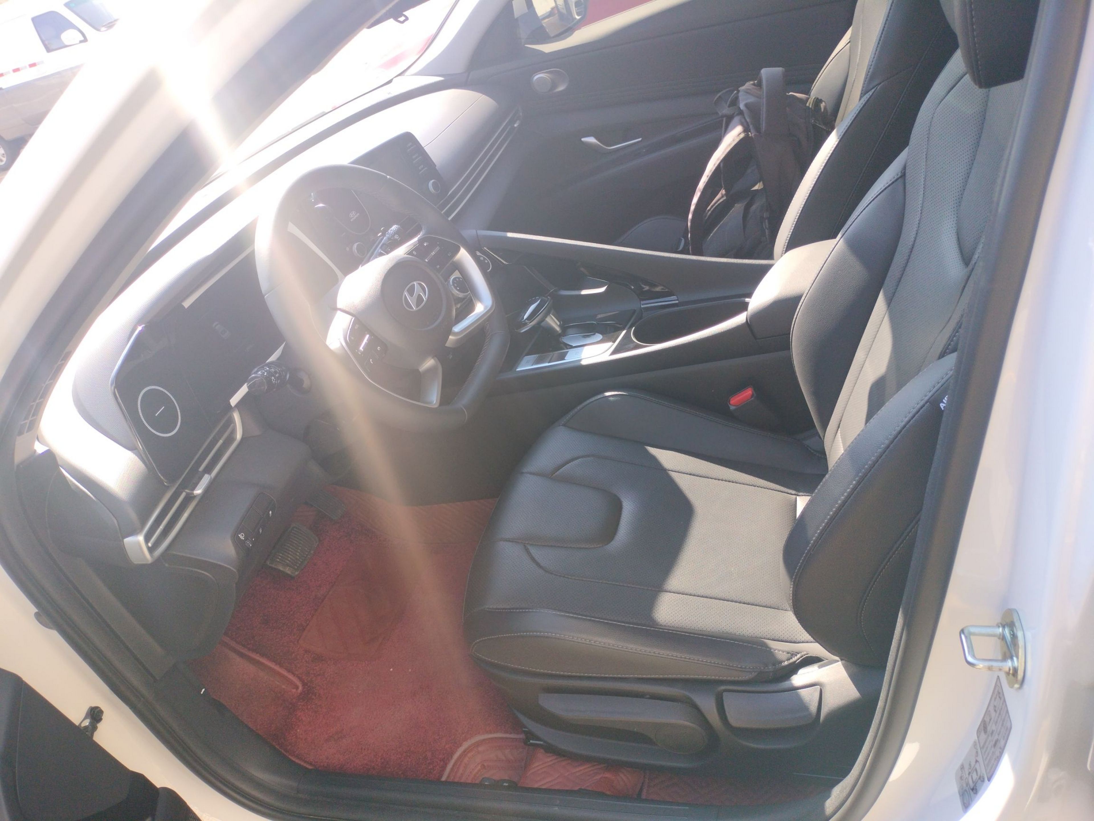 Переднее сиденье в автомобиле