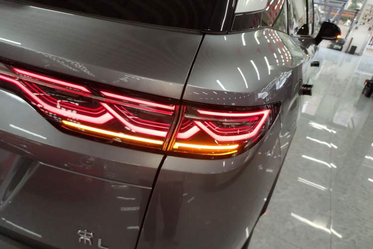 Used BYD Song L DM-i 2024 75km Leading Edition