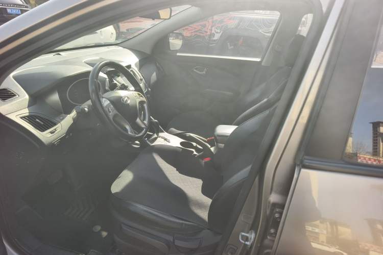 Used Hyundai ix35 2013 2.0L Automatic Two-Wheel Drive Smart GLS China IV Standard