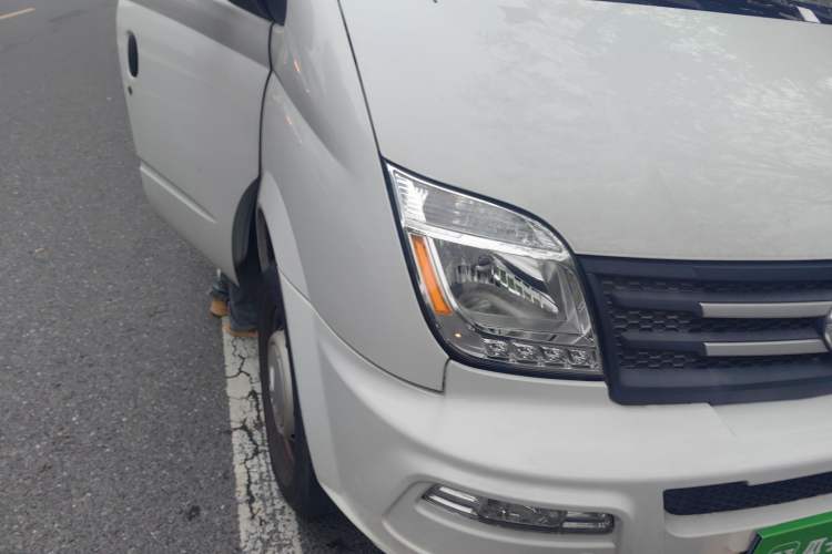 Used SAIC MAXUS Xintu V80  Right Front Headlight