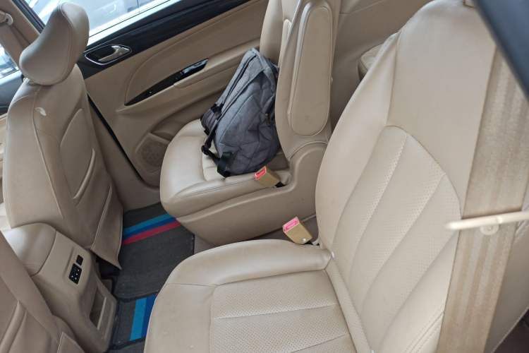 Used Baojun 730 2016 1.5T Manual Comfort Version 7 Seats Left Rear Seat