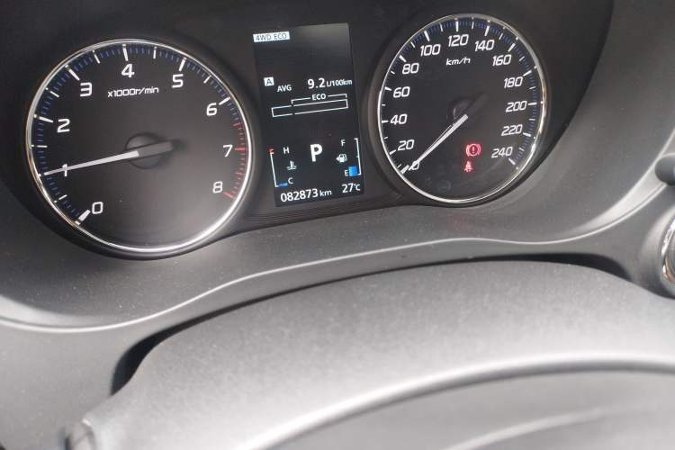 Used Mitsubishi Outlander 2018 2.4L 4x4 Elite Edition 5 Seats Odometer Close Up