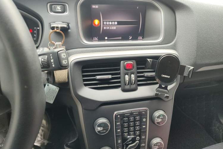 Used Volvo V40 2017 T3 Smart Edition