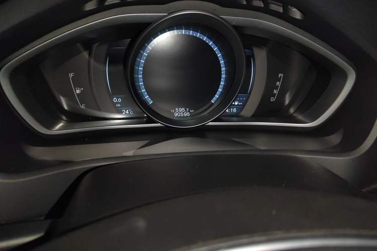 Used Volvo V40 2016 T4 Smart Luxury Edition Odometer Close Up