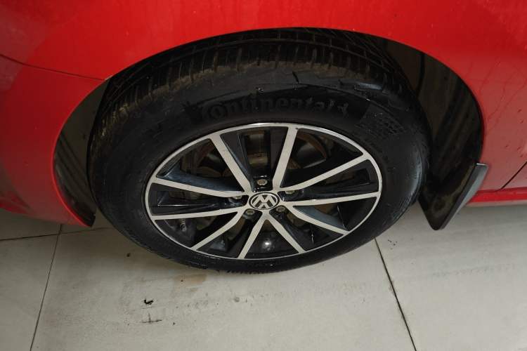 Used Volkswagen Polo 2016 1.6L Automatic Comfort Model Left Front Wheel Hub