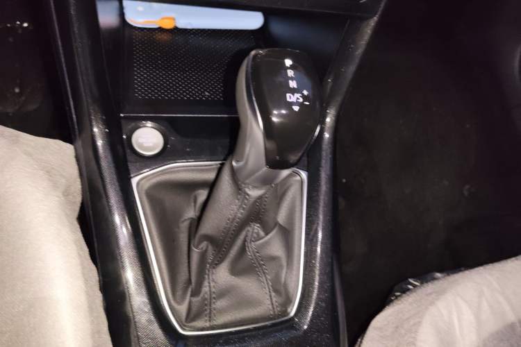 Used Volkswagen Tharu 2026 Model Xinrui 300TSI Ruiyi Edition Gear Lever