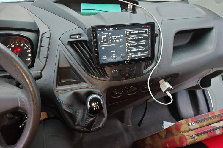 Used Ford Transit 2017 2.0T Diesel Van Mid-Chassis Mid-Roof China V Standard