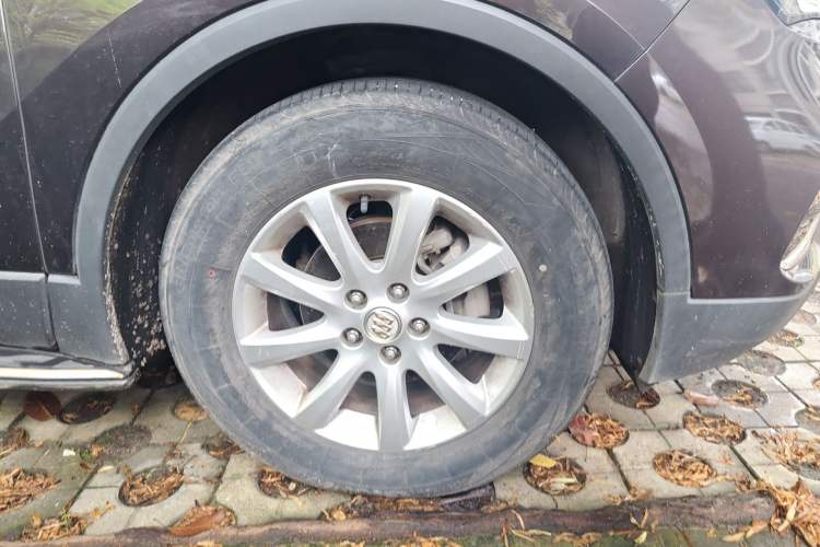 Used Buick Envision 2020 20T Two-Wheel Drive Elite Version Right Front Wheel Hub