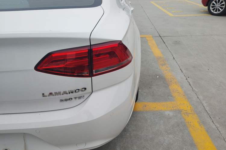 Used Volkswagen Lamando 2017 280TSI DSG Comfort Edition