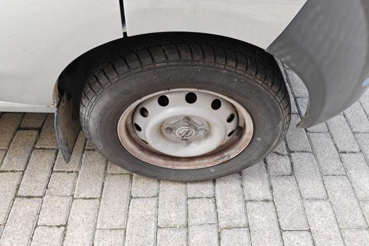 Used Jinbei Hiace X30 2023 1.5L Super-Comfortable Passenger Van 5/6/7-Seater Non-Air-Conditioned Version Model SWC15M
