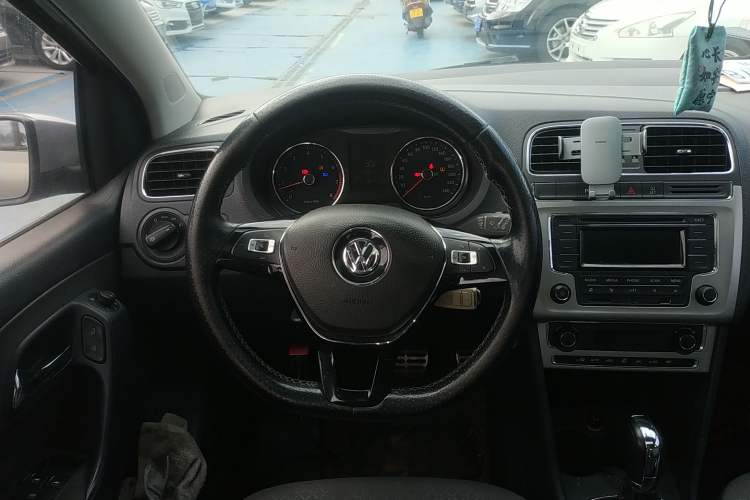 Used Volkswagen Polo 2014 1.6L Cross Polo Automatic Steering Wheel