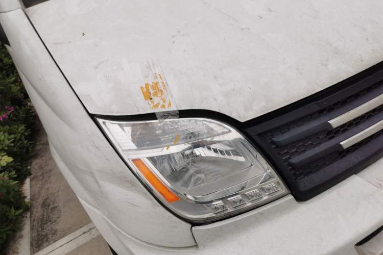 Used SAIC MAXUS Xintu V80 2021 2.0T Manual Classic Aoyuntong Short Wheelbase Mid-Roof 5/6-Seater Right Front Headlight