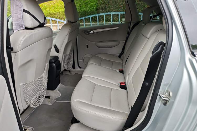 Used Mercedes-Benz B-Class 2009 B 200 Fashion Model Left Rear Seat