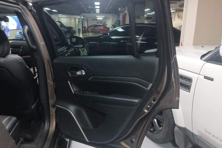 Used Jeep Grand Commander 2018 2.0T Four-Wheel Drive Premium Navigation Version China V
