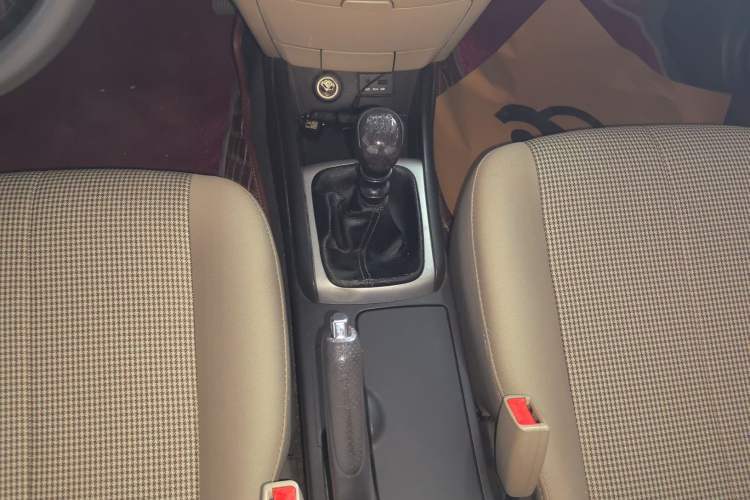 Used Hyundai Celesta 2011 1.6L Manual Comfort Edition Gear Lever