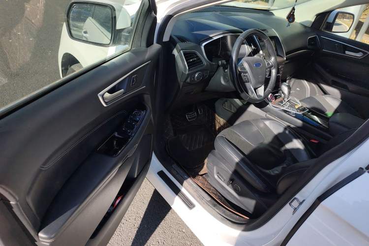 Used Ford Edge 2016 EcoBoost 245 Four-Wheel Drive Titanium 7-Seater