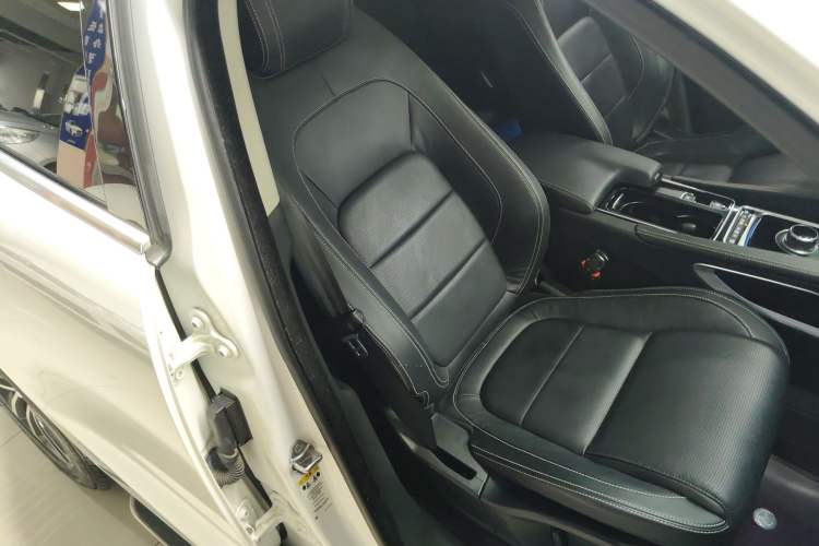 Used Jaguar F-PACE 2016 3.0 SC Four-Wheel Drive R-Sport Sport Edition Right Front Seat