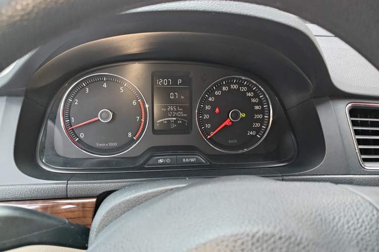 Used Volkswagen Lavida 2013 Revised Version 1.4 TSI DSG Comfort Edition
