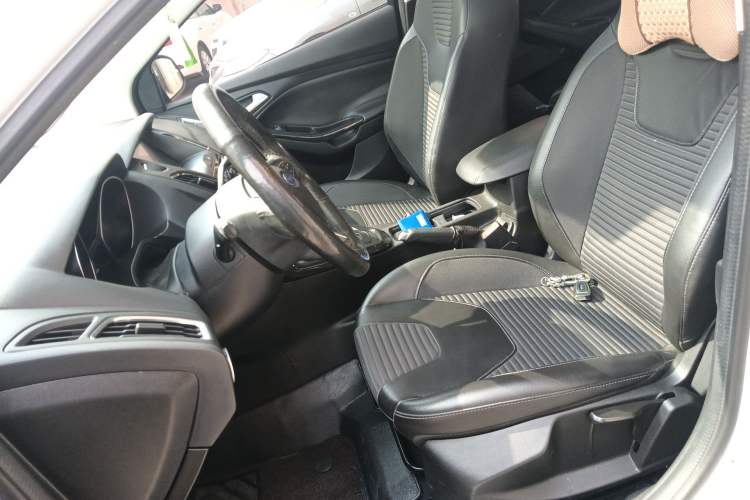 Used Ford Focus 2017 Hatchback 1.6L Automatic Fashion Edition Smart Drive Version
