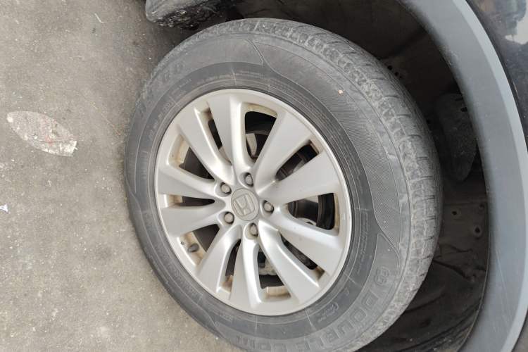 Used Honda CR-V 2016 2.0L two-wheel drive Urban Edition Right Front Wheel Hub