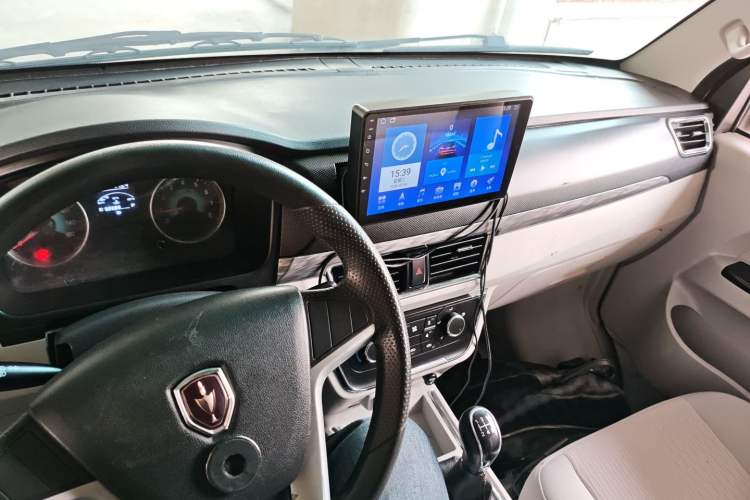 Used Jinbei New Hiace S 2022 1.5L Wealth Edition Air-Conditioner-Free Truck China VI Standard SWC15M Center Console