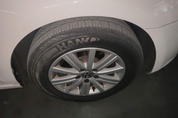 Used Volkswagen Golf 2012 1.6L Automatic Fashion Model Right Front Wheel Hub