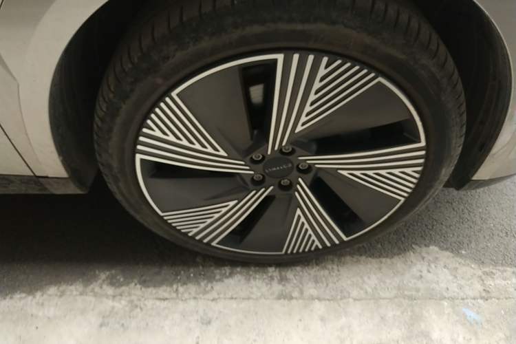 Used Lynk & Co 08 EM-P 2023 120km Long-Range Halo