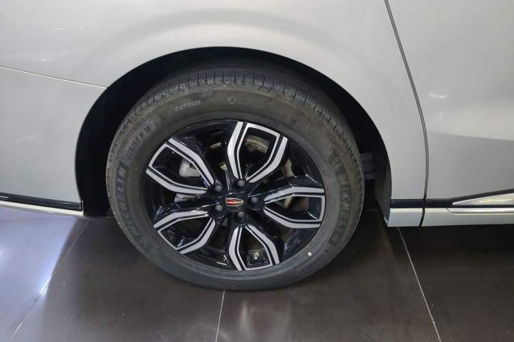 Used Hongqi HQ9 2023 2.0T Smart Connect Flagship Edition Right Rear Wheel Hub