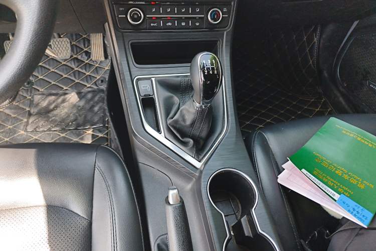 Used Geely Auto Vision 2020 1.5L Manual Value Edition Gear Lever