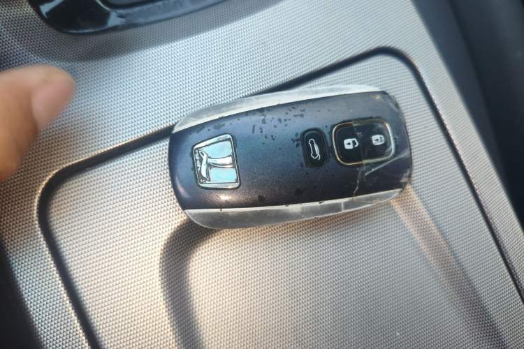 Used Luxgen U6 SUV 2014 2.0T ZhiZun Model Vehicle Key