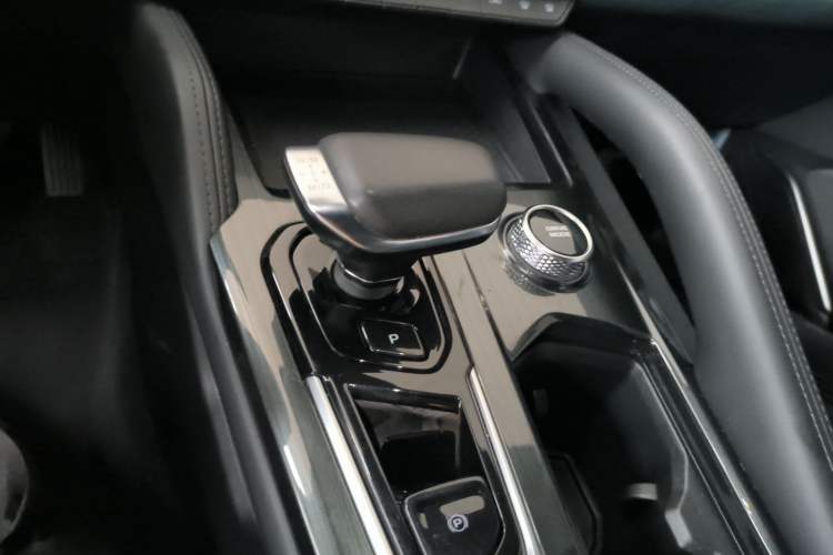 Used Geely Auto Monjaro L 2021 2.0TD DCT EVO Two-Wheel Drive Prestige Version Gear Lever