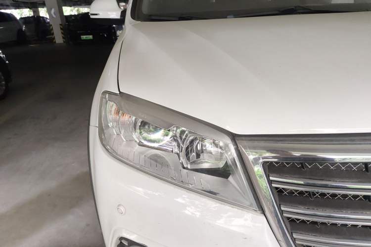 Used Haval H6 2014 Sport Version 1.5T Manual Two-Wheel Drive Elite Edition Right Front Headlight