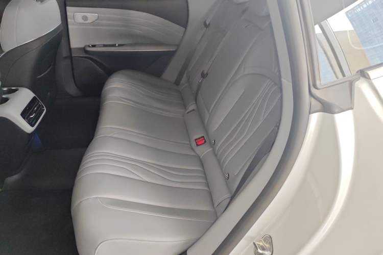 Used Geely Galaxy E8 2024 550 km Range Rear-Wheel-Drive PRO