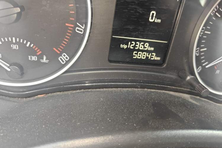 Used Skoda Octavia 2012 1.4TSI DSG Yijun Edition Odometer Close Up