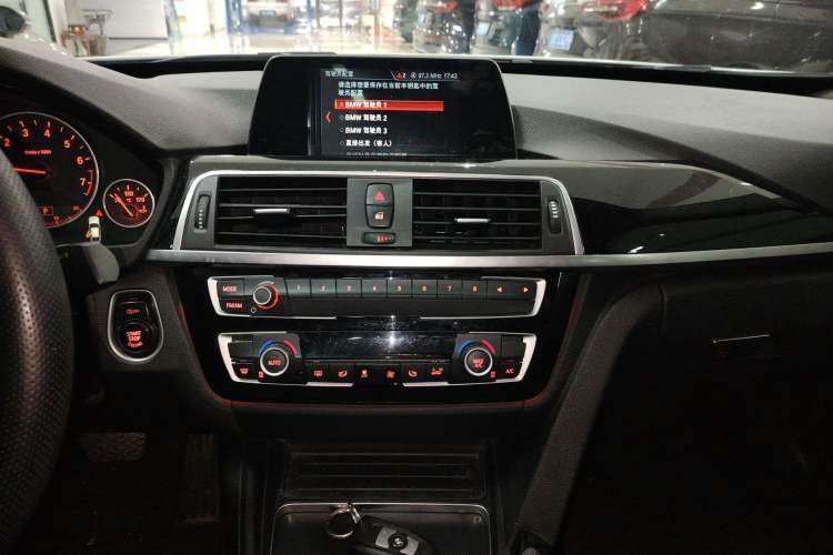 Used BMW 3 Series GT 2019 320i Sport Edition Audio And AC Panel