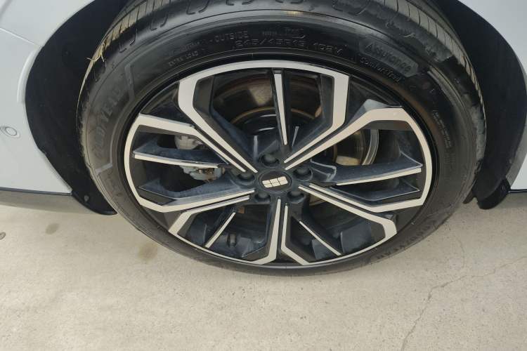 Used Geely Galaxy E8 2025 700 km Long-Range Intelligent Driving Version
