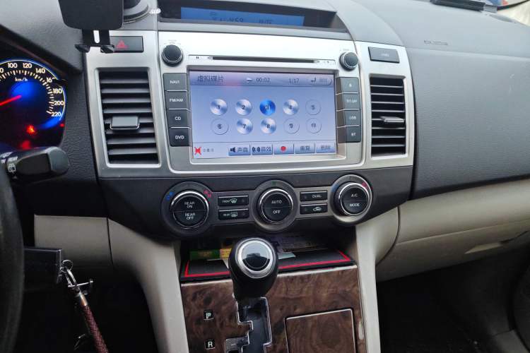 Used Mazda 8 2013 2.5L Deluxe Edition
