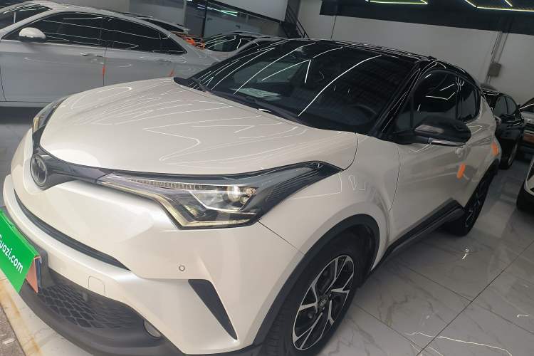 Used Toyota C-HR 2018 2.0L Luxury Sunroof Version China VI Standard