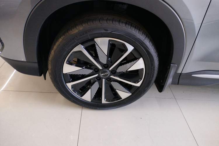 Used BYD Song PLUS New Energy 2025 DM-i 112KM Prestige Model Left Front Wheel Hub