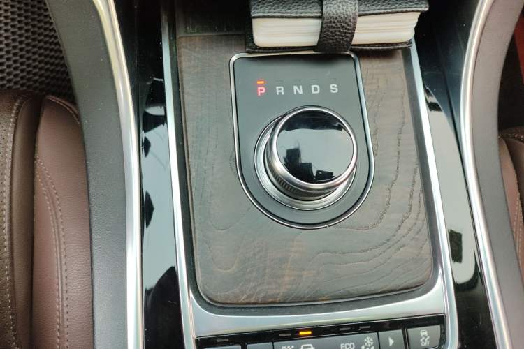 Used Jaguar XFL 2019 XFL 2.0T 250 PS Two-Wheel-Drive Luxury Edition Gear Lever