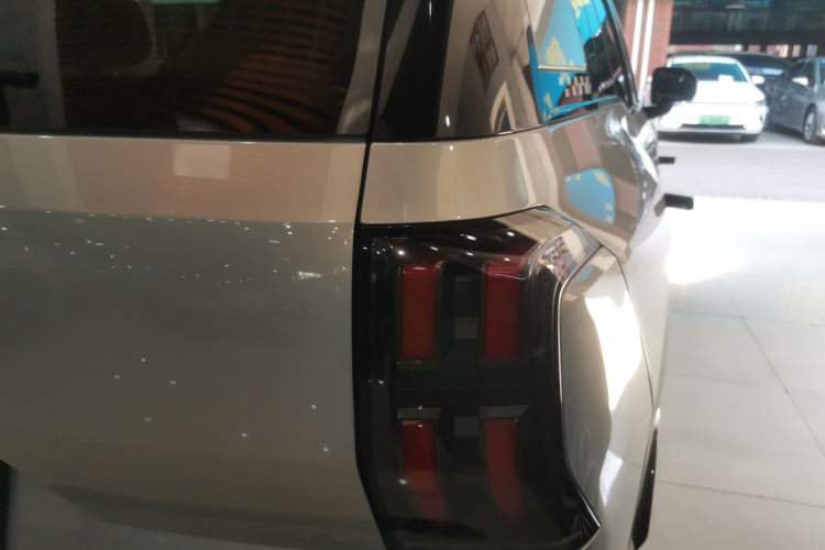 Used AION V 2024 Aion Tyrannosaurus 650 Smart Premium Edition
