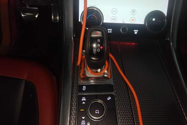 Used Land Rover Range Sport 2019 3.0 L6 HST Gear Lever