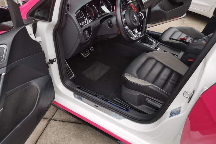 Used Volkswagen Golf 2018 280TSI Automatic R-Line Model
