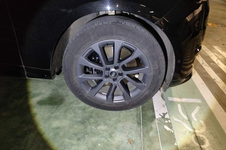 Used Land Rover Range Sport 2023 400PS Dynamic SE Right Front Wheel Hub